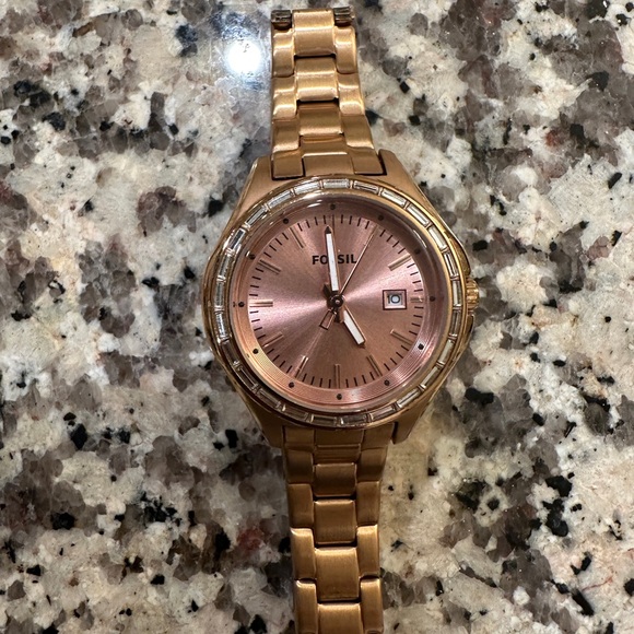 ⌚ Fossil Women’s Gold Watch | Stainless Steel | Date Window - Picture 2 of 7